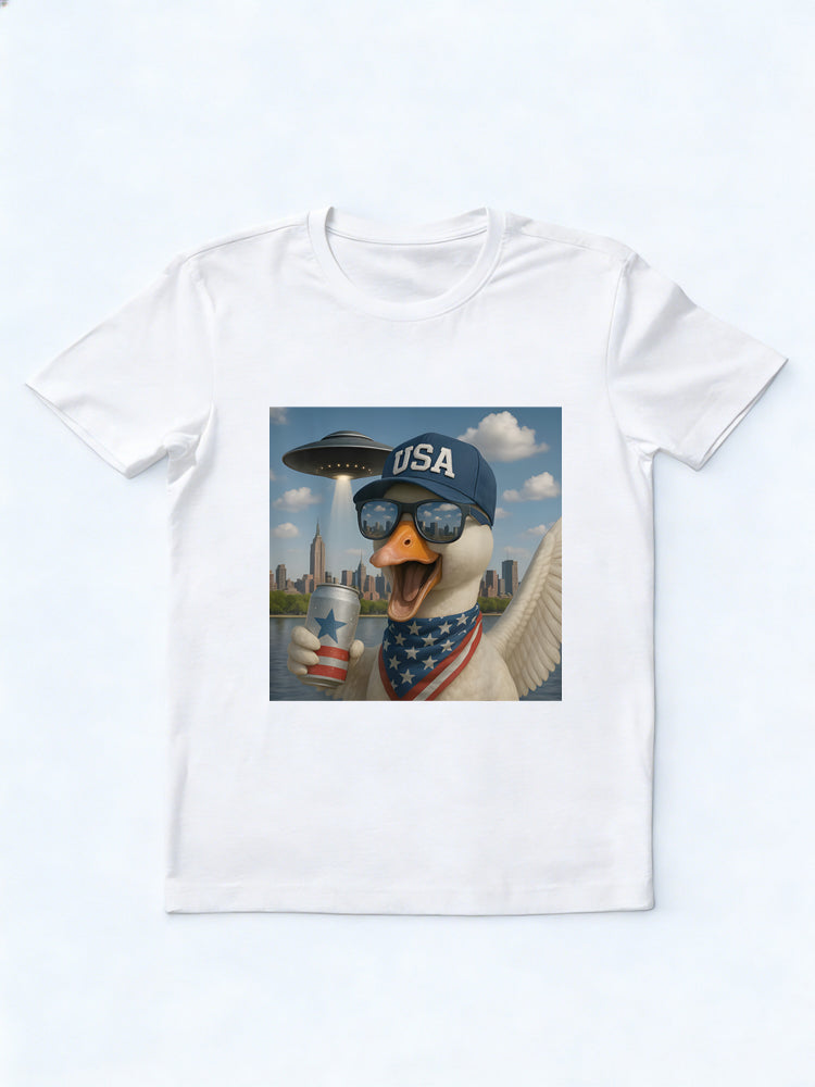 Goose Selfie With Alien UFO American Flag Independence Day Gift T-Shirt