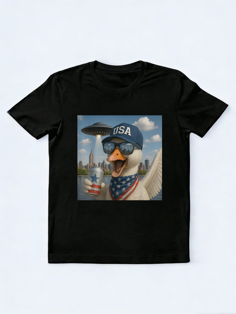 Goose Selfie With Alien UFO American Flag Independence Day Gift T-Shirt