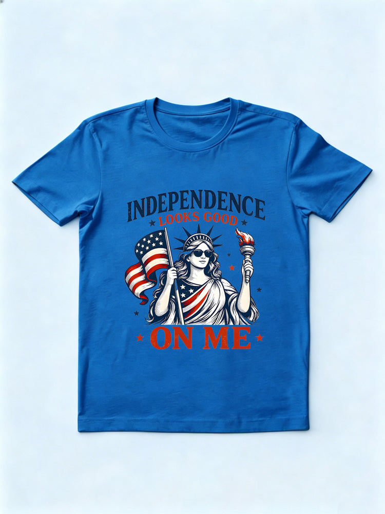 Looks Good On Me Independence Day Gift T-shirt
