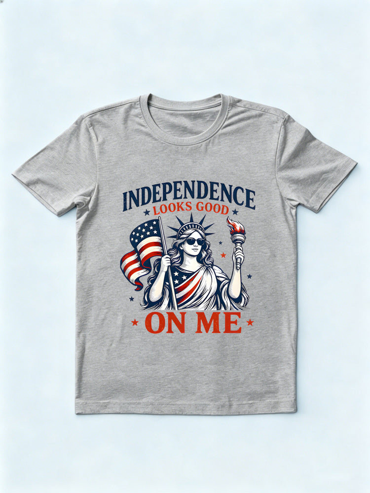 Looks Good On Me Independence Day Gift T-shirt
