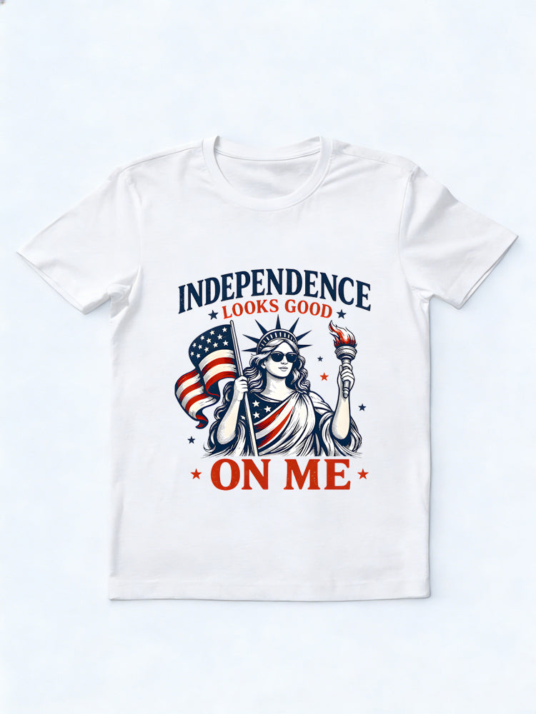 Looks Good On Me Independence Day Gift T-shirt