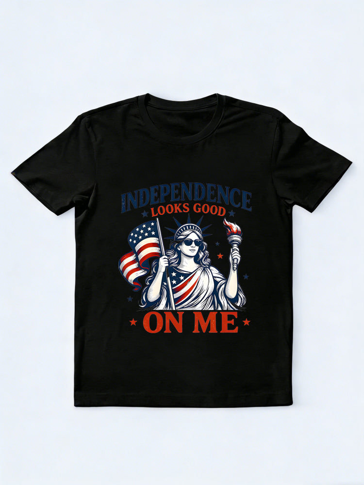 Looks Good On Me Independence Day Gift T-shirt