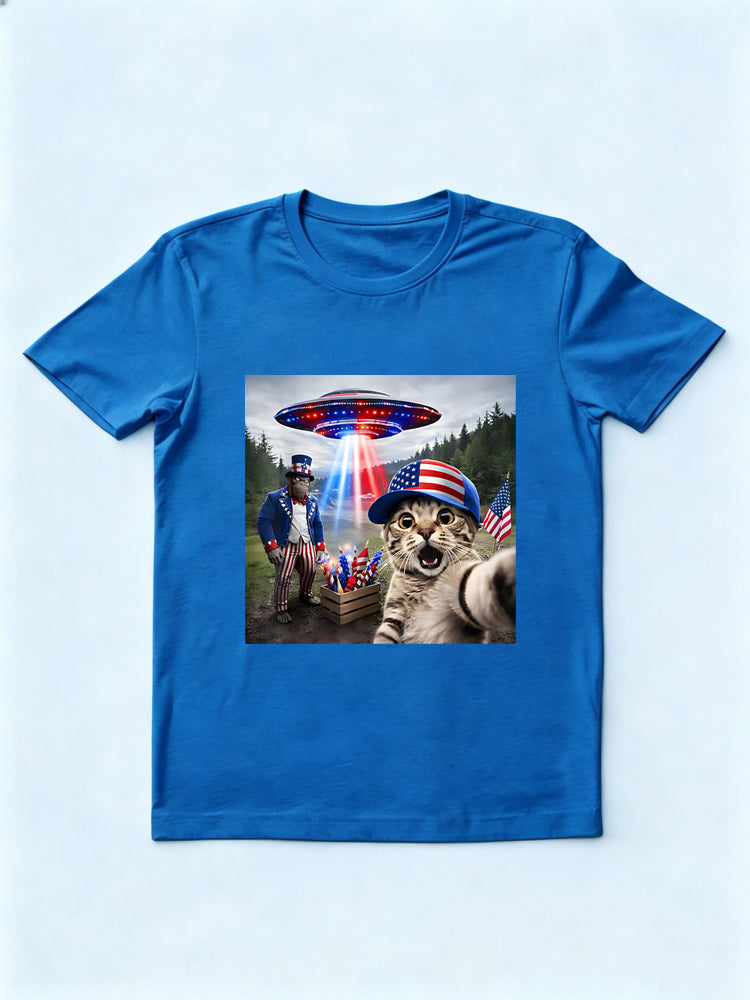 USA Cat Selfie UFO Meme Weird America 4th July Photo Gift T-Shirt